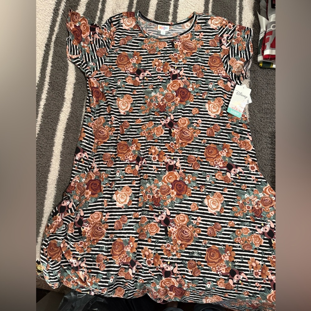 NWT LULAROE DISNEY CARLY DRESS 
SIZE:2XL